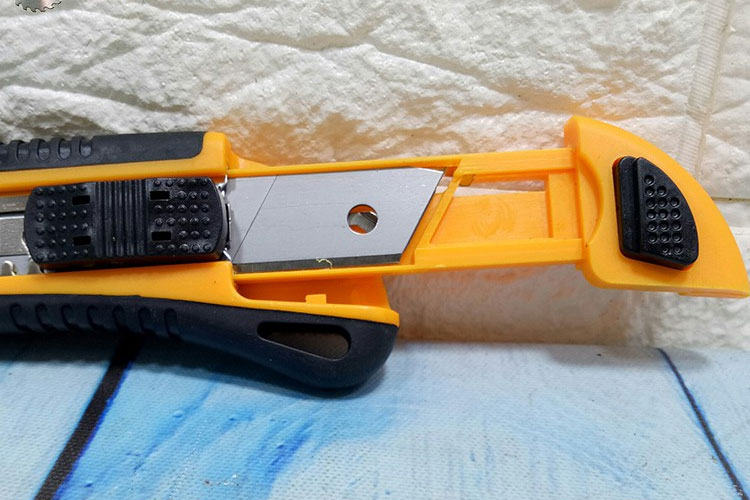 TOLSEN 30003 Industrial Snap-off Cutter | 18×100mm | ABS + TPR Case | 3 Blades Included | Flat Push Button | Model: 30003_img_3