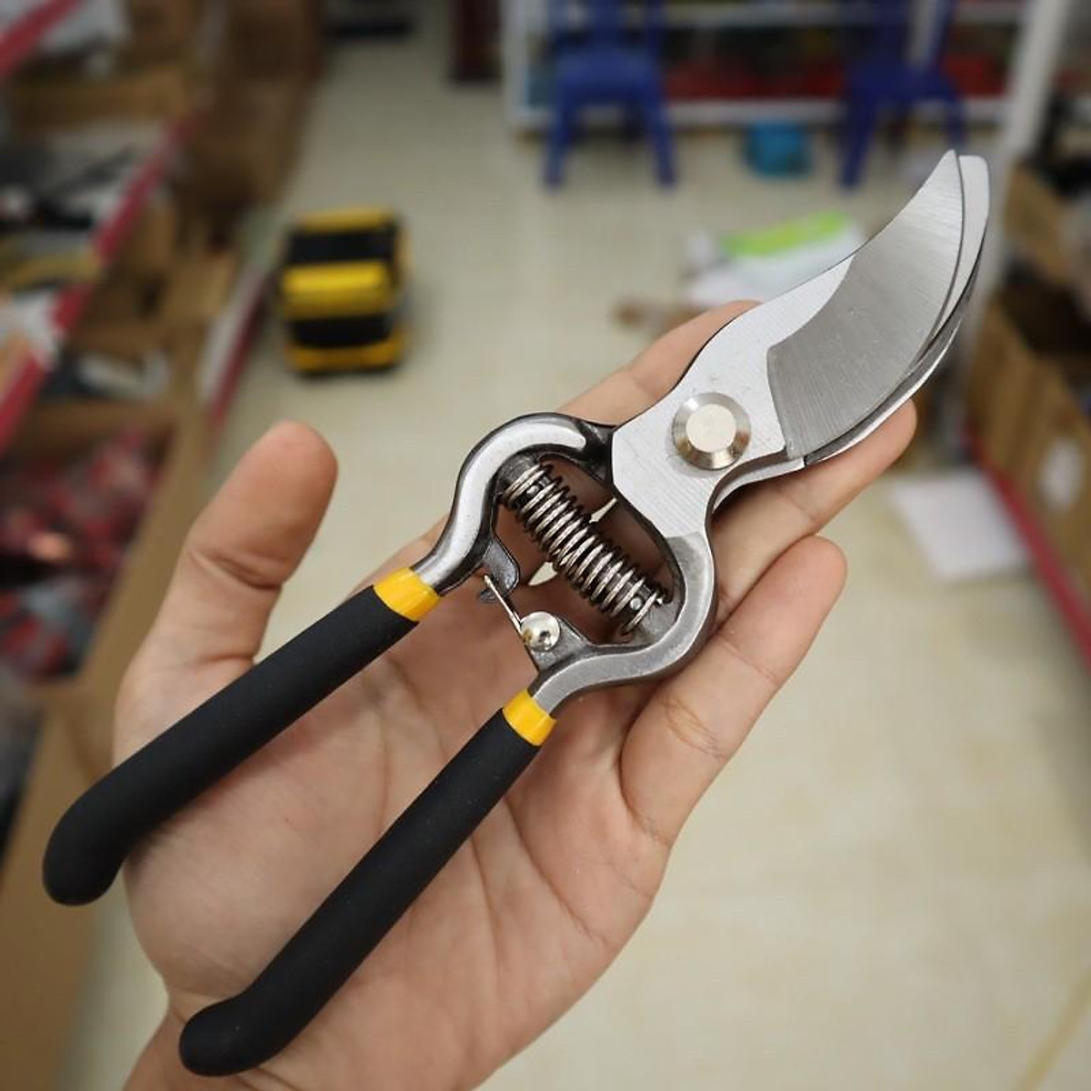 TOLSEN 31018 Garden Pruning Shear | 8" (200mm) | Bypass Pattern | Dipped Handle | Max Cutting 19mm | Model: 31018_img_3