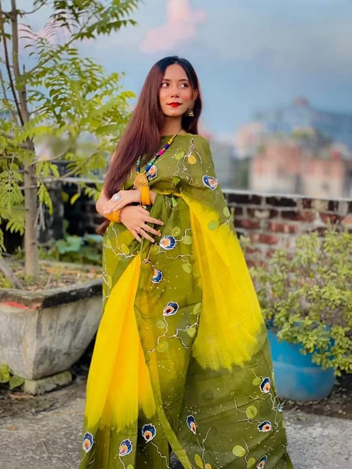 হাফ সিল্কের হ্যান্ড প্রিন্টের শাড়ি