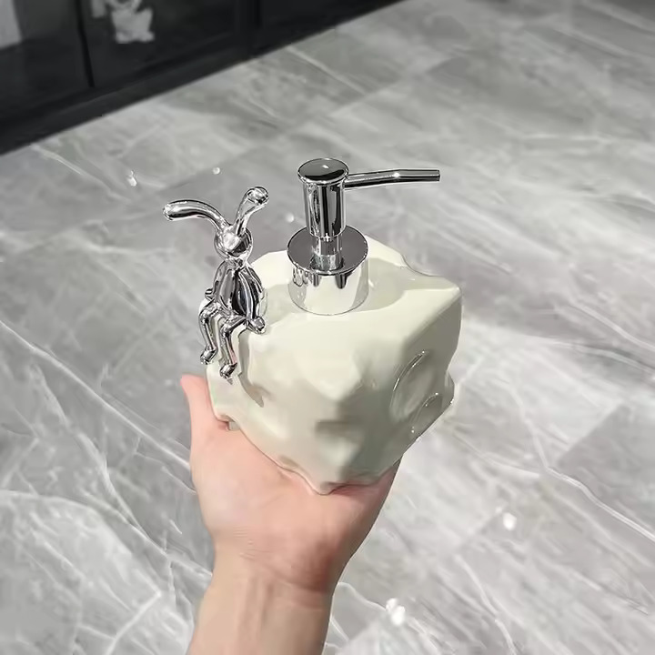Luxury Ceramic Sitting Rabbit Cheese Liquid Soap Dispenser