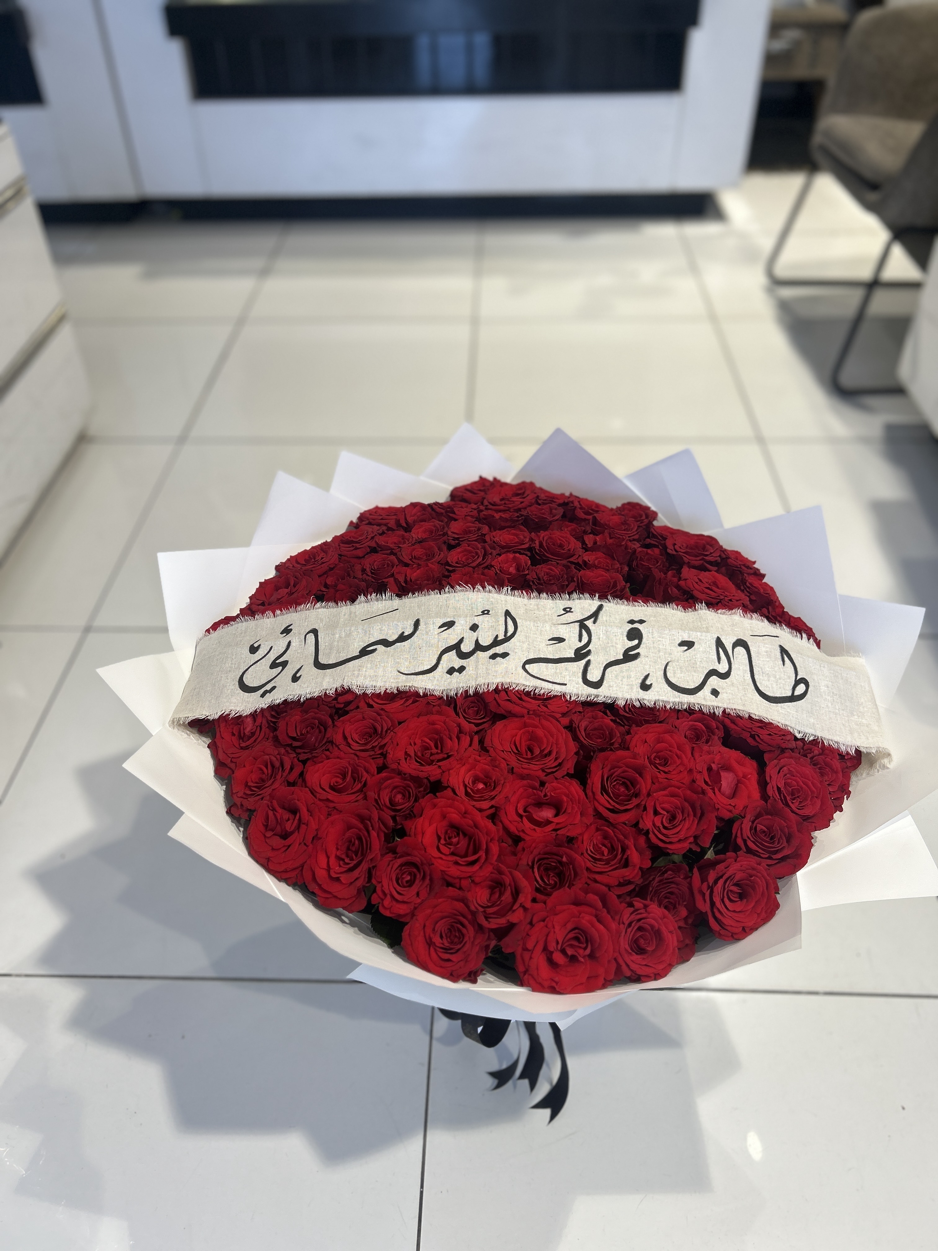 100pcs Red roses stunning bouquet_img_1