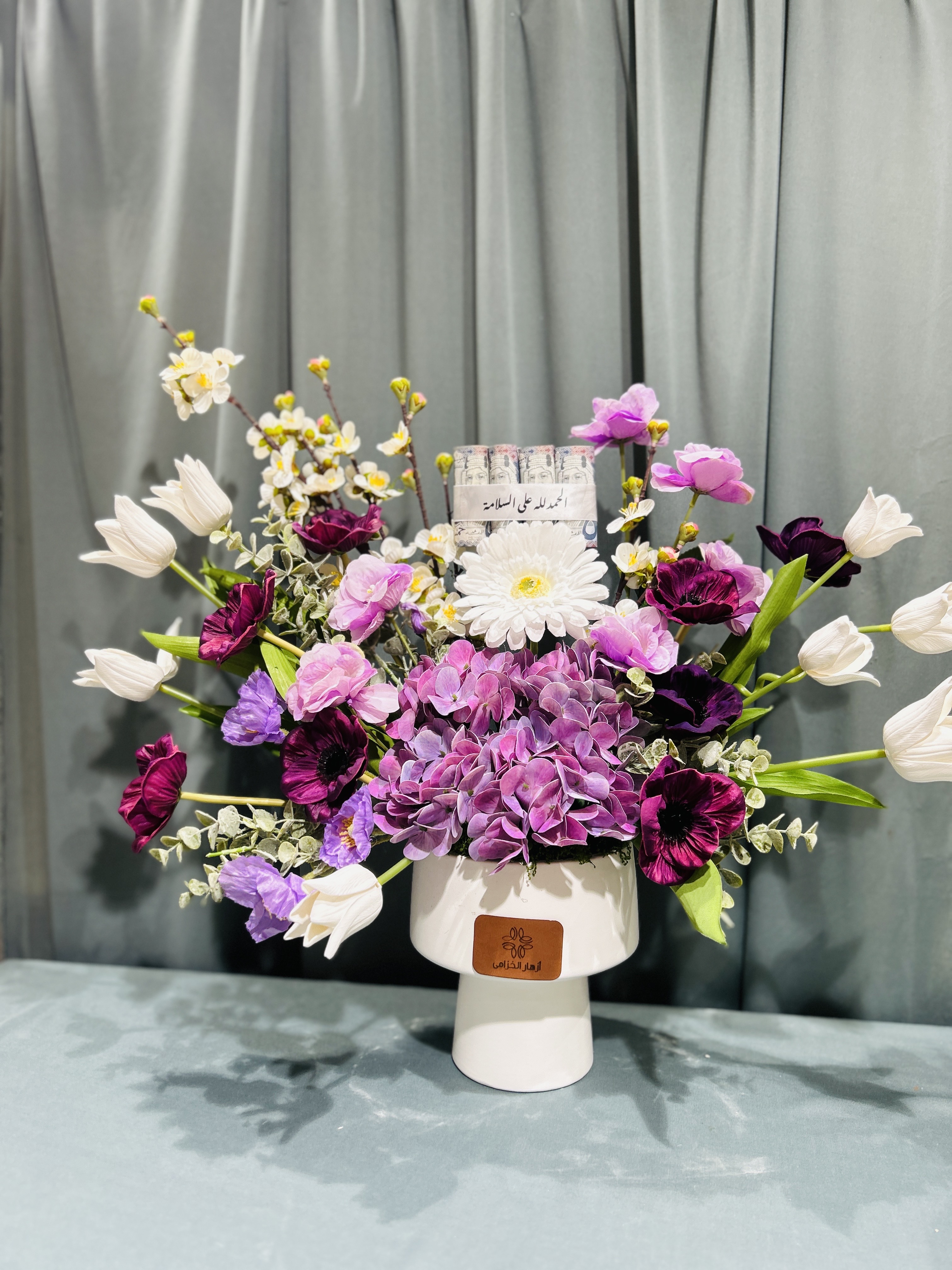 Artificial flowers vase