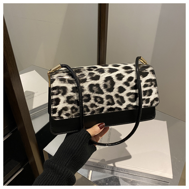 Glossy Tiger print shoulder bag_img_1