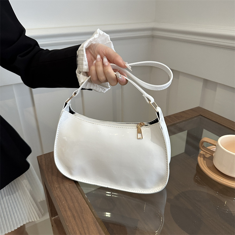 Glossy shoulder bag_img_11