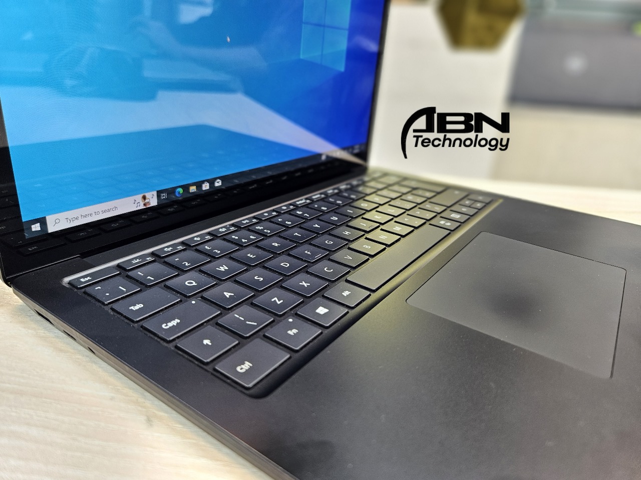 Microsoft Surface laptop 4. Core i7, 11th Gen. 32GB RAM, 1TB SSD. 13.5" Display._img_4