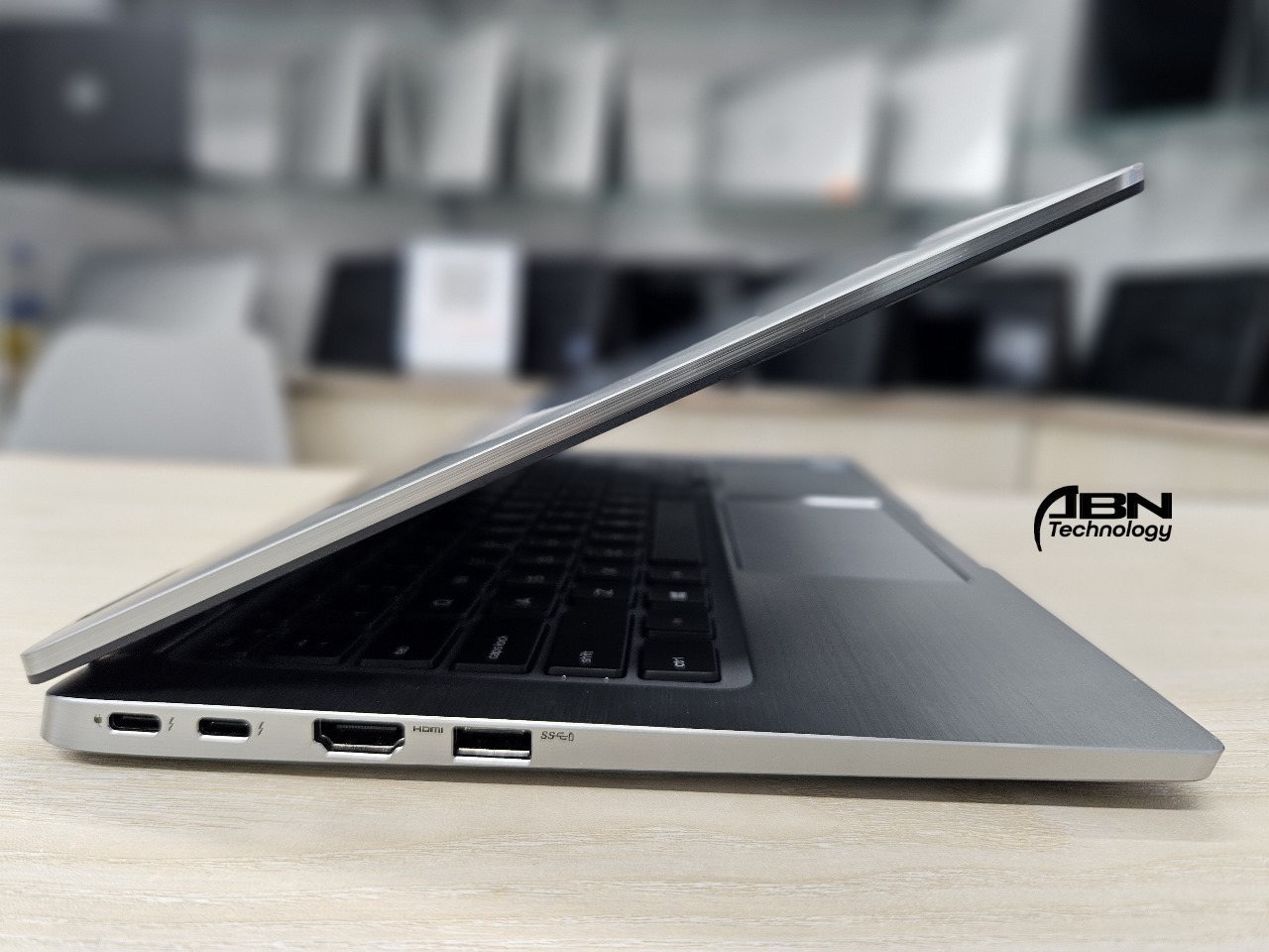 Dell 7400 2in1. Core i7, 8th Generation. 16GB RAM, 256GB SSD. 14.1" X360 Touch Display._img_2