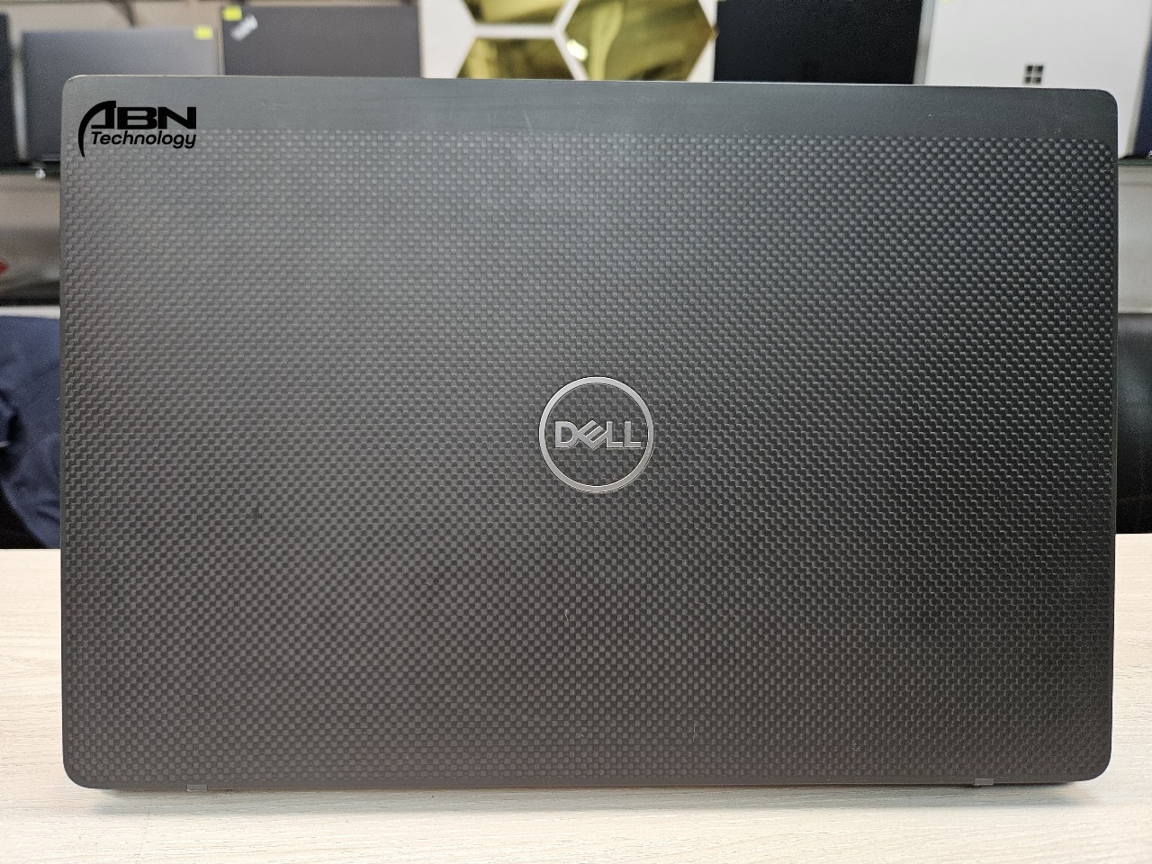 Dell Latitude 7400. Core i5, 8th Gen. 8GB RAM, 256GB SSD. 14.1" Display.