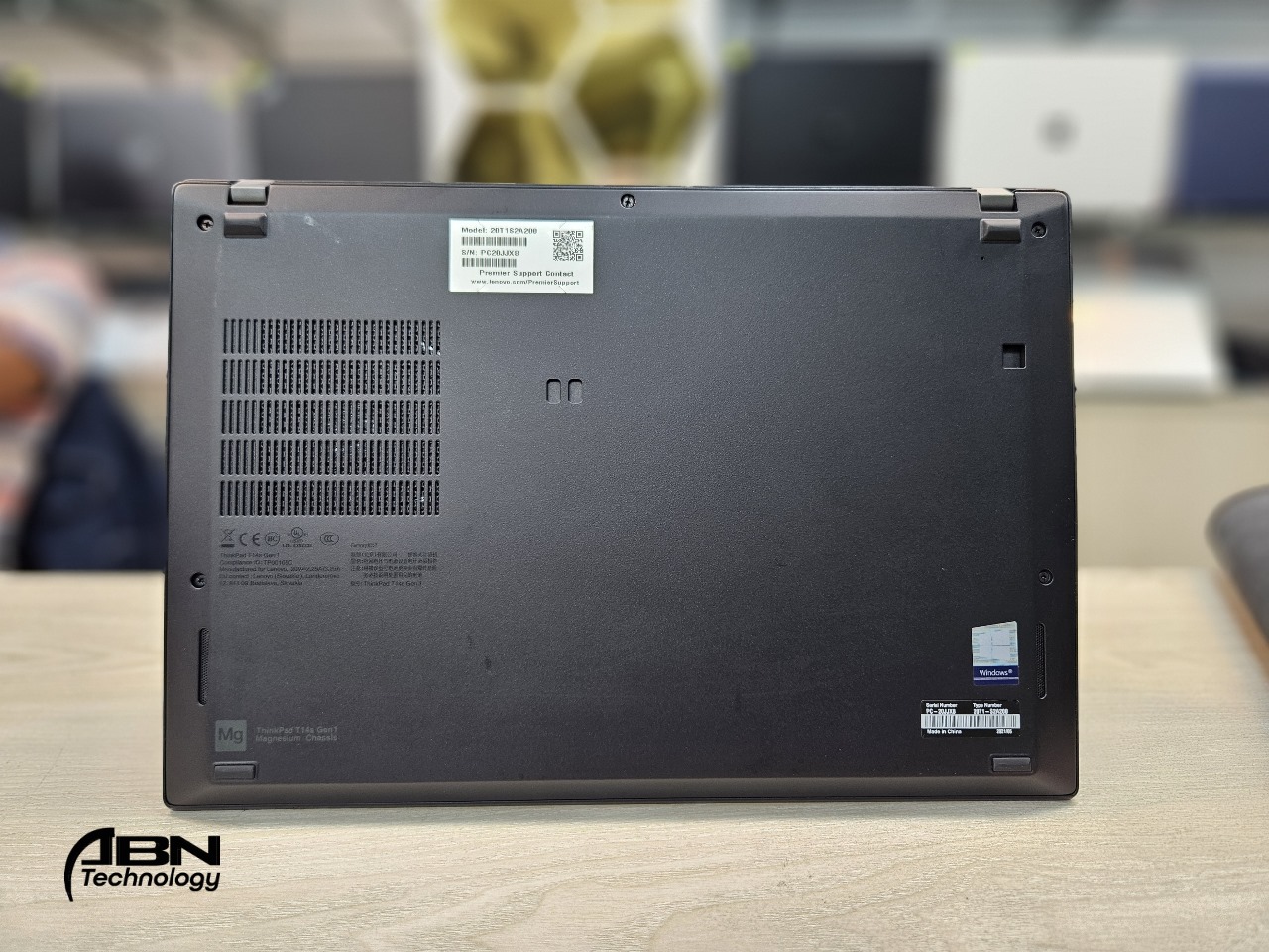 Lenovo ThinkPad T490s. Core i5,8th Gen. 16GB RAM, 256GB SSD. 14.1" Display_img_4