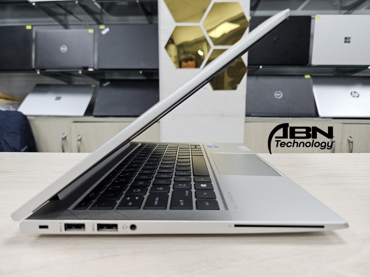 HP EliteBook 840 G7. Core i5, 10th Gen. 8GB RAM, 256GB SSD. 14.1" Display._img_4