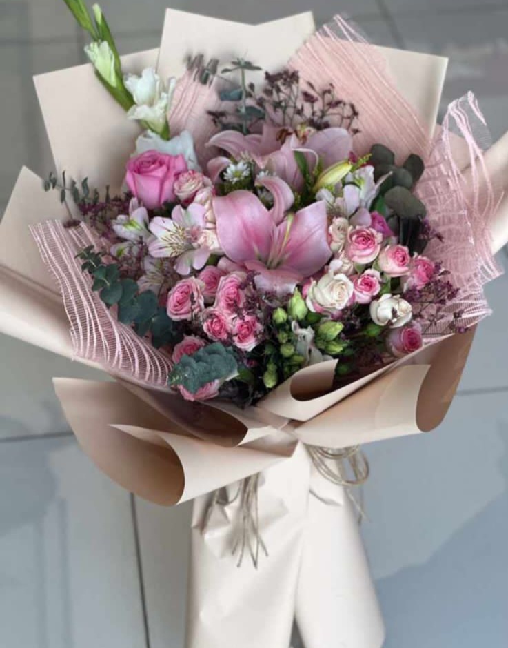 Pink mix type flowers bouquet