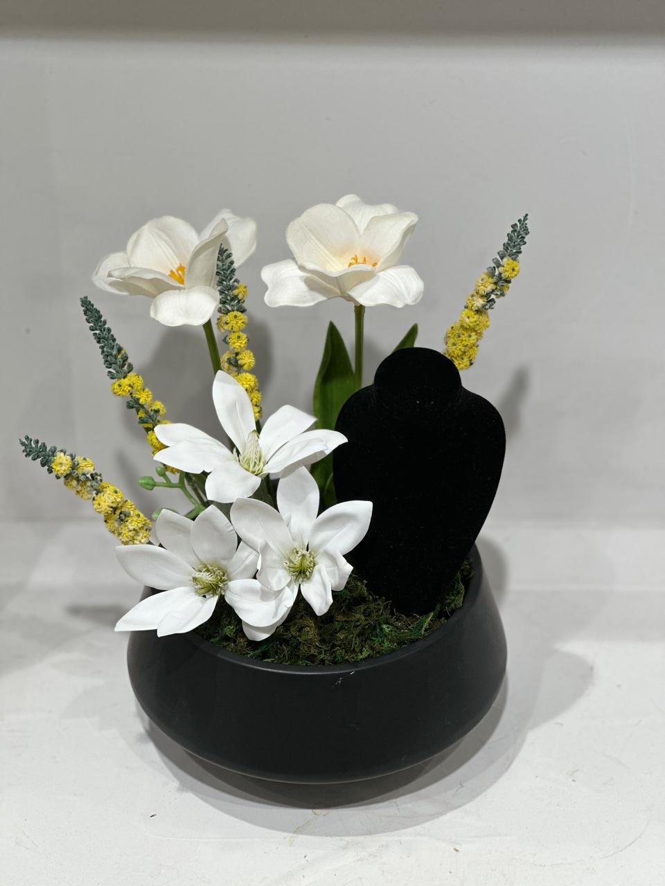 Artificial flowers vase