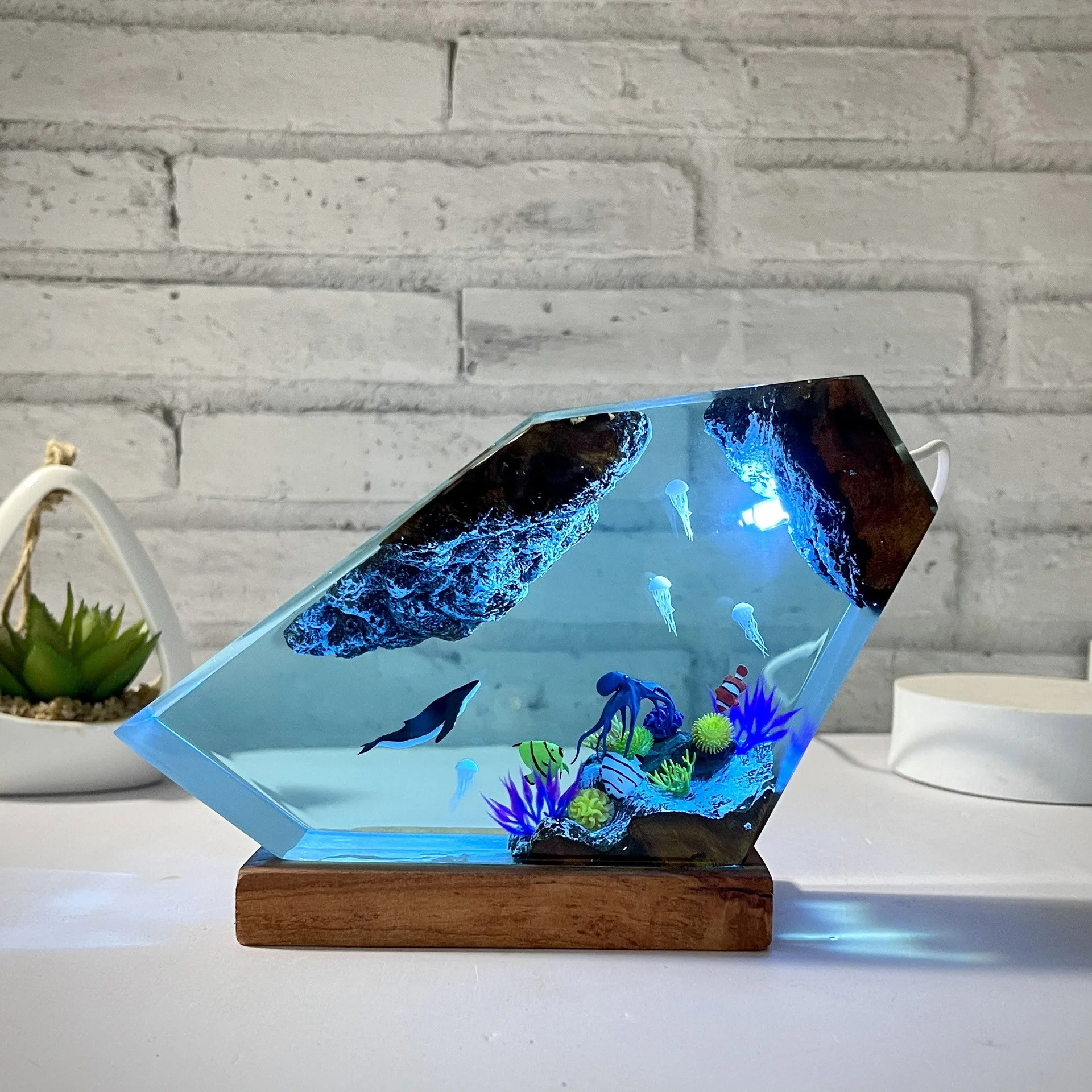Seabed World Organism Resin Table Light Art Decoration Lamp Whales and jellyfish Night Light Creative USB charge night light Gif_img_3