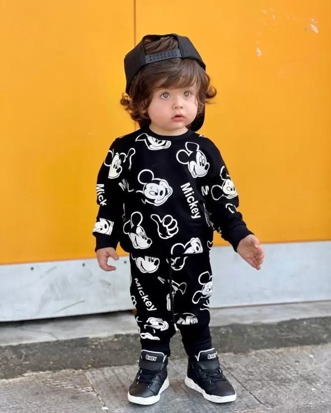 Sweat shirt and trousers set