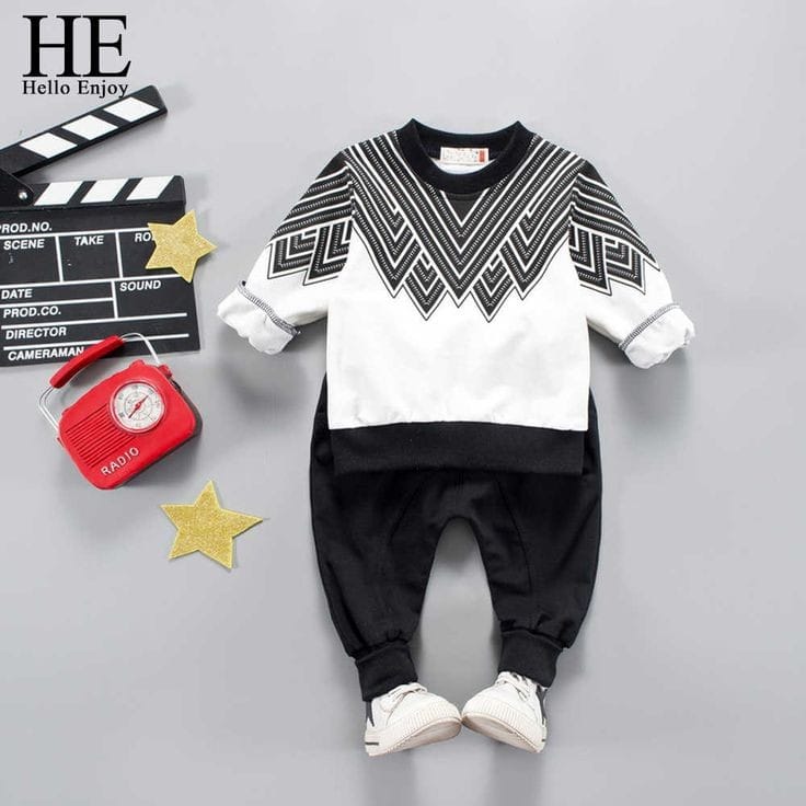 Sweat shirt and trousers set