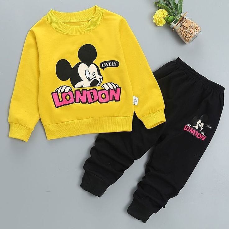 Sweat shirt and trousers set