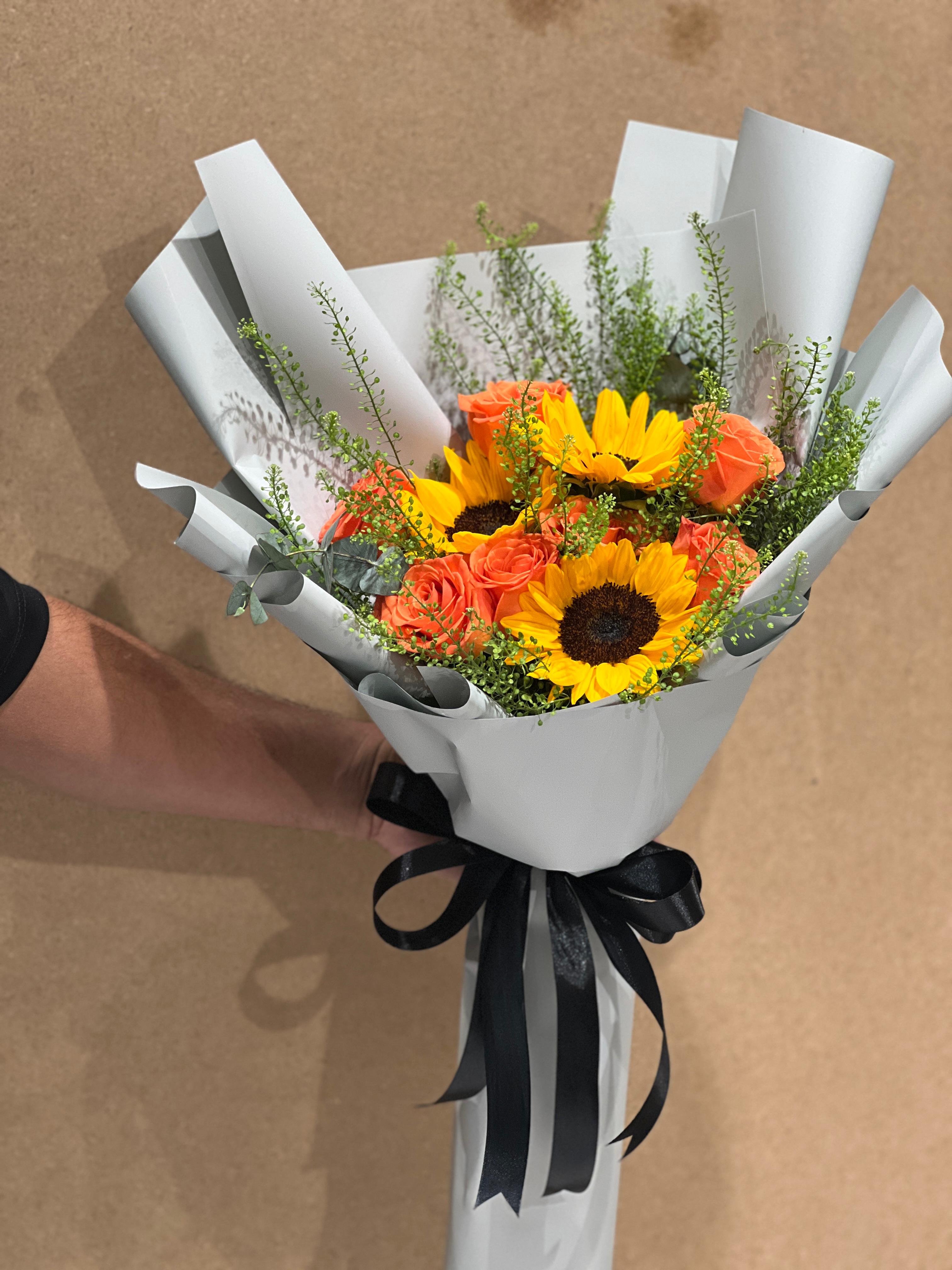 Sunflower with orange rose hand bouquet_img_1