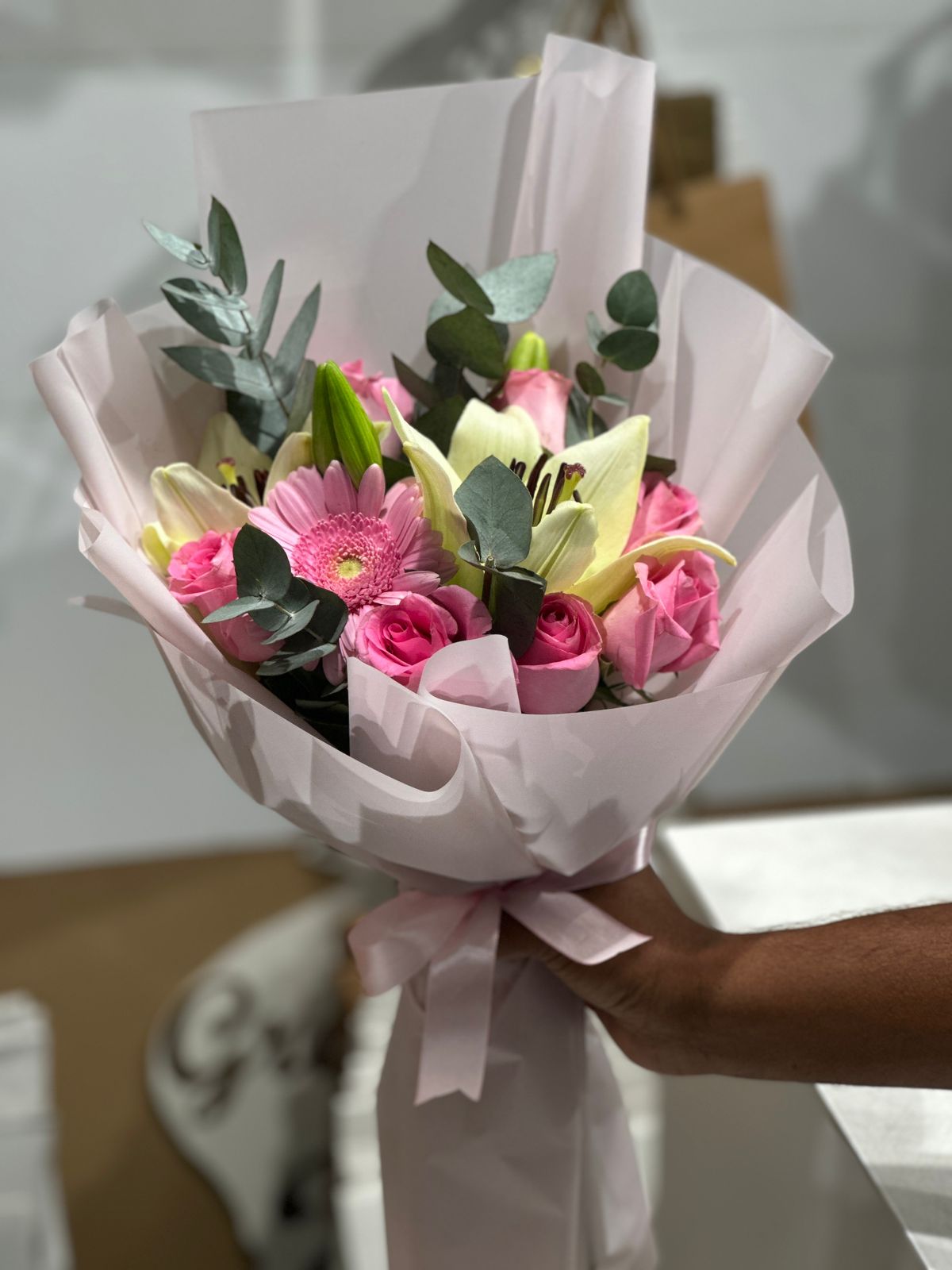 Pink & ofwhite hand bouquet