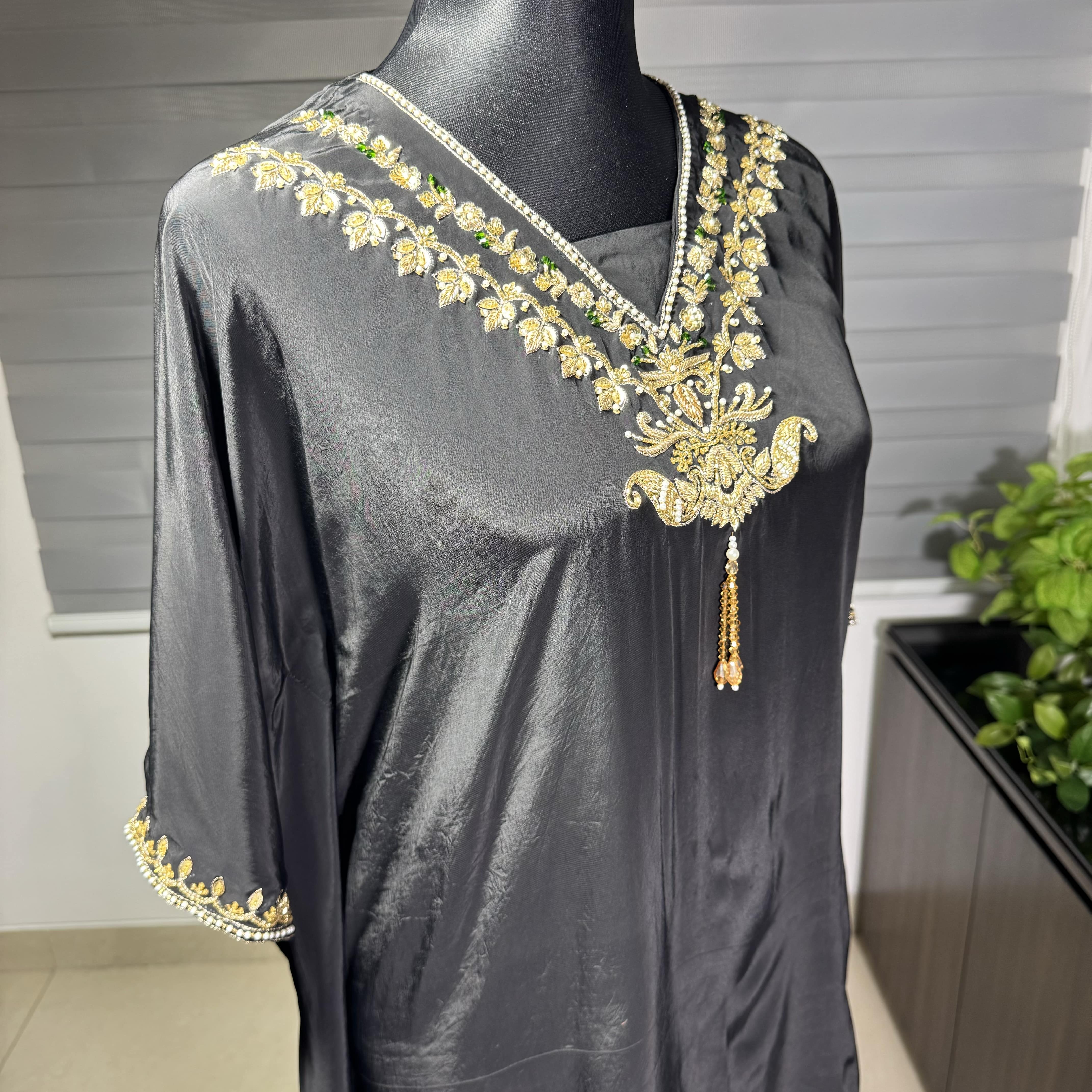 Black Embroidered V-Neck Kaftan Set with Relaxed Pants - Image 4