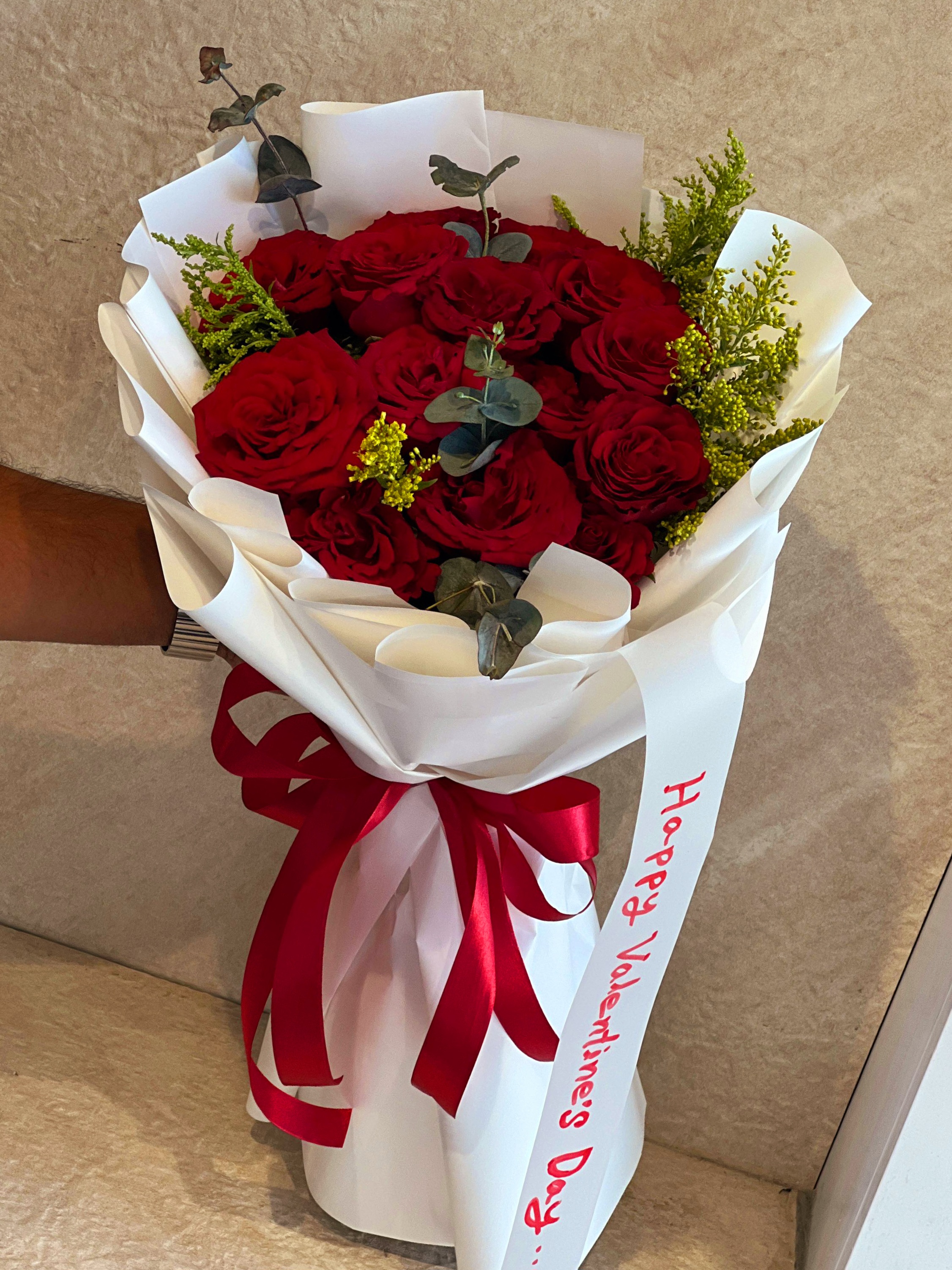 Red rose & white wrapping hand bouquet
