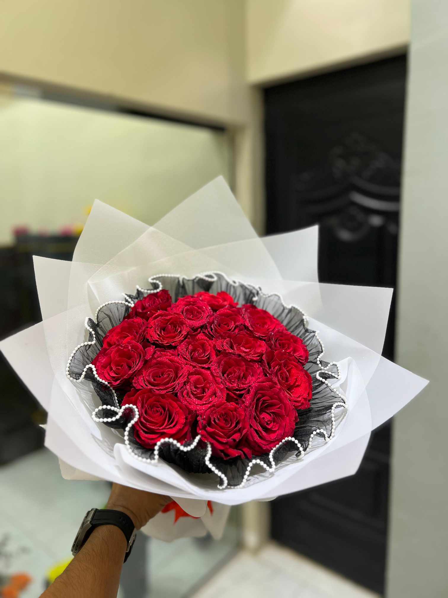 Red roses round  Hand  Bouquet
