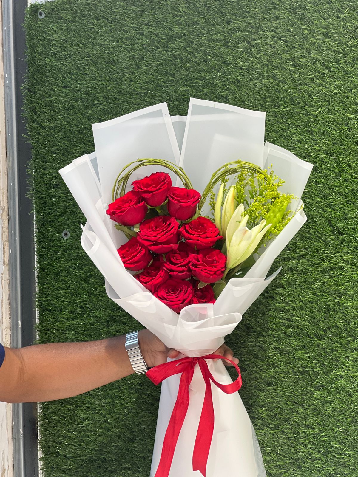 Lily & red roses heart shape hand bouquet