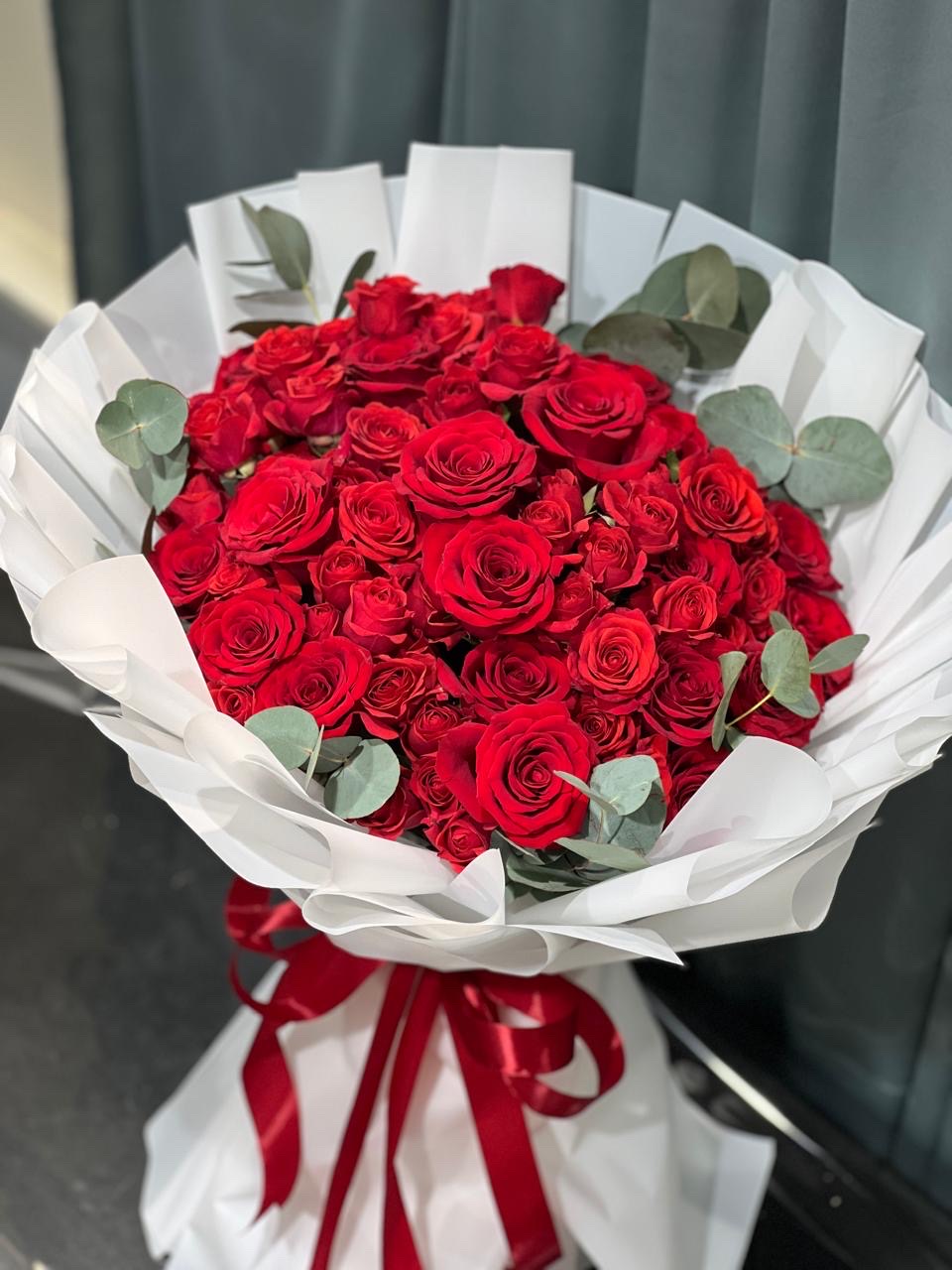 Red rose & baby roses