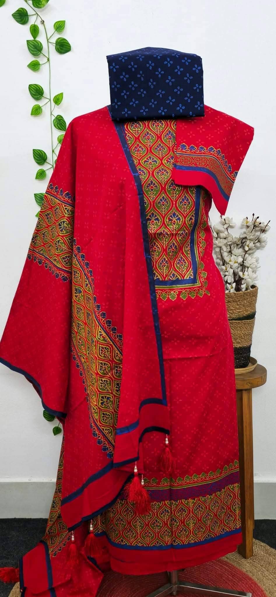 ভিআইপি ব্লক প্রিন্ট সেলাই বিহীন থ্রী পিস।_img_6
