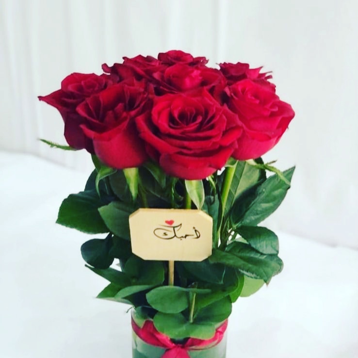 Red roses vase