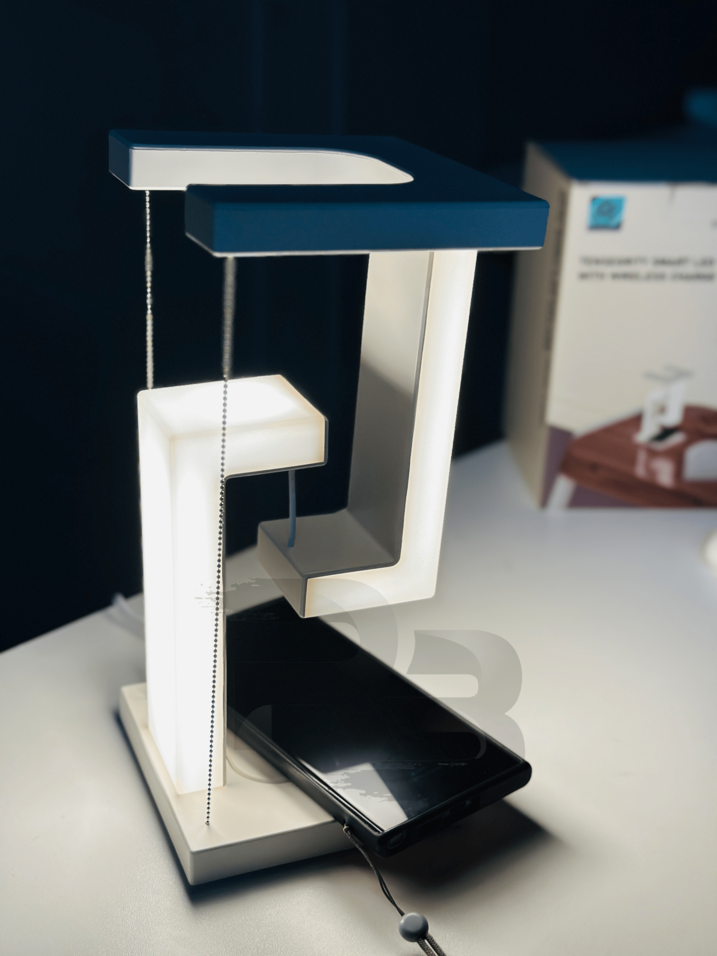 Anti-Gravity LED Desk Lamp with Wireless Charger_img_3