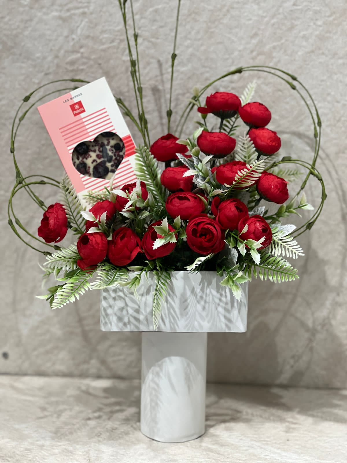Artificial flowers arrangement with chocolate_img_1