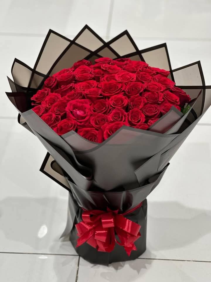 Red roses stunning bouquet