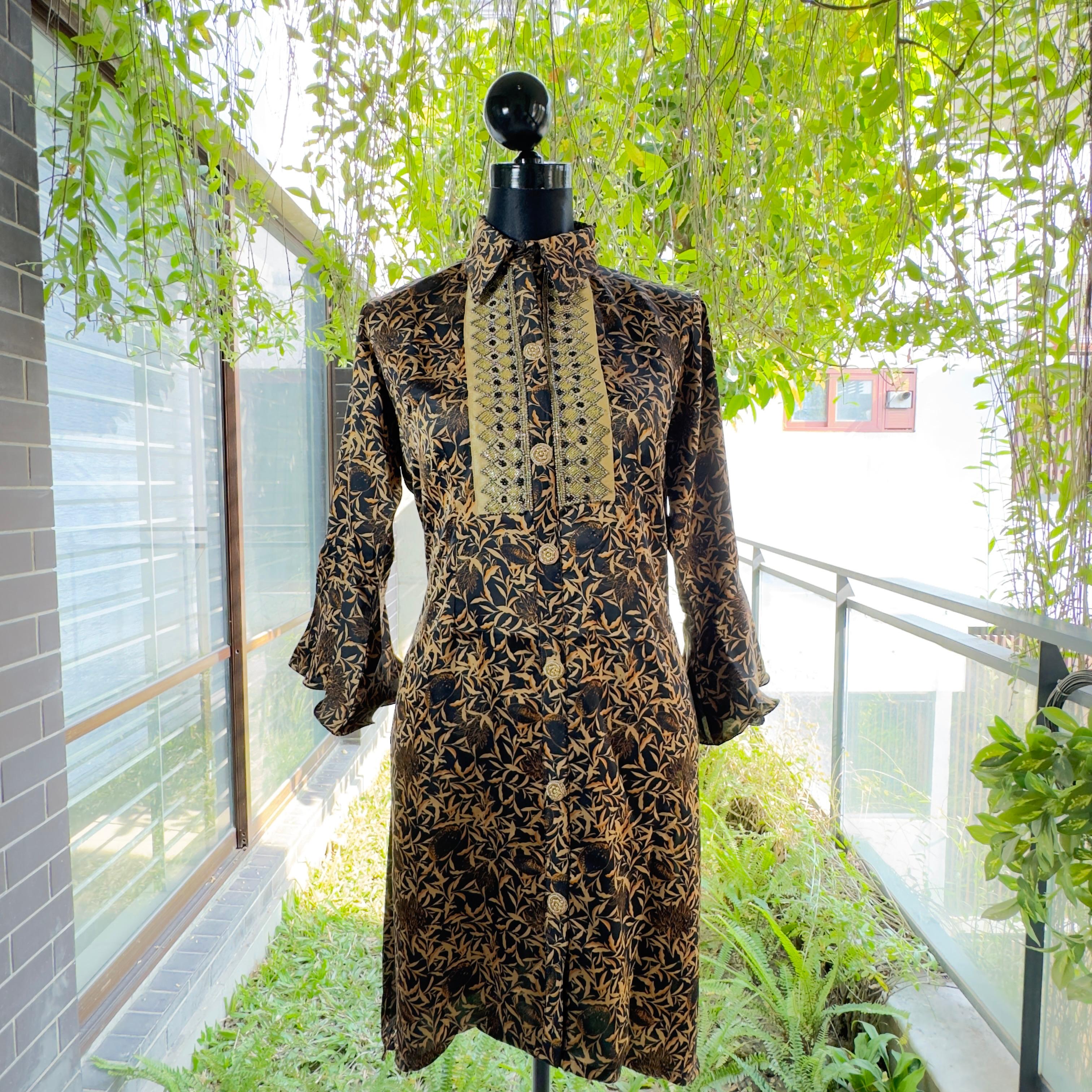 Vintage Starburst Print Mini Dress with Lace Detail - Image 1