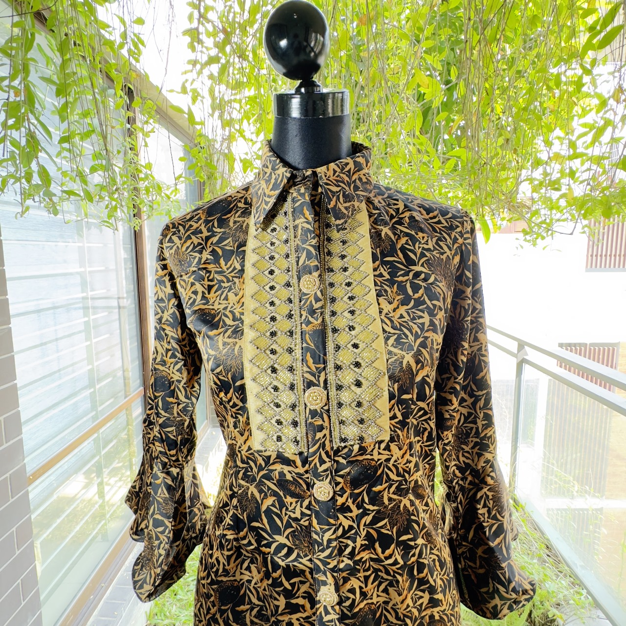 Vintage Starburst Print Mini Dress with Lace Detail - Image 2