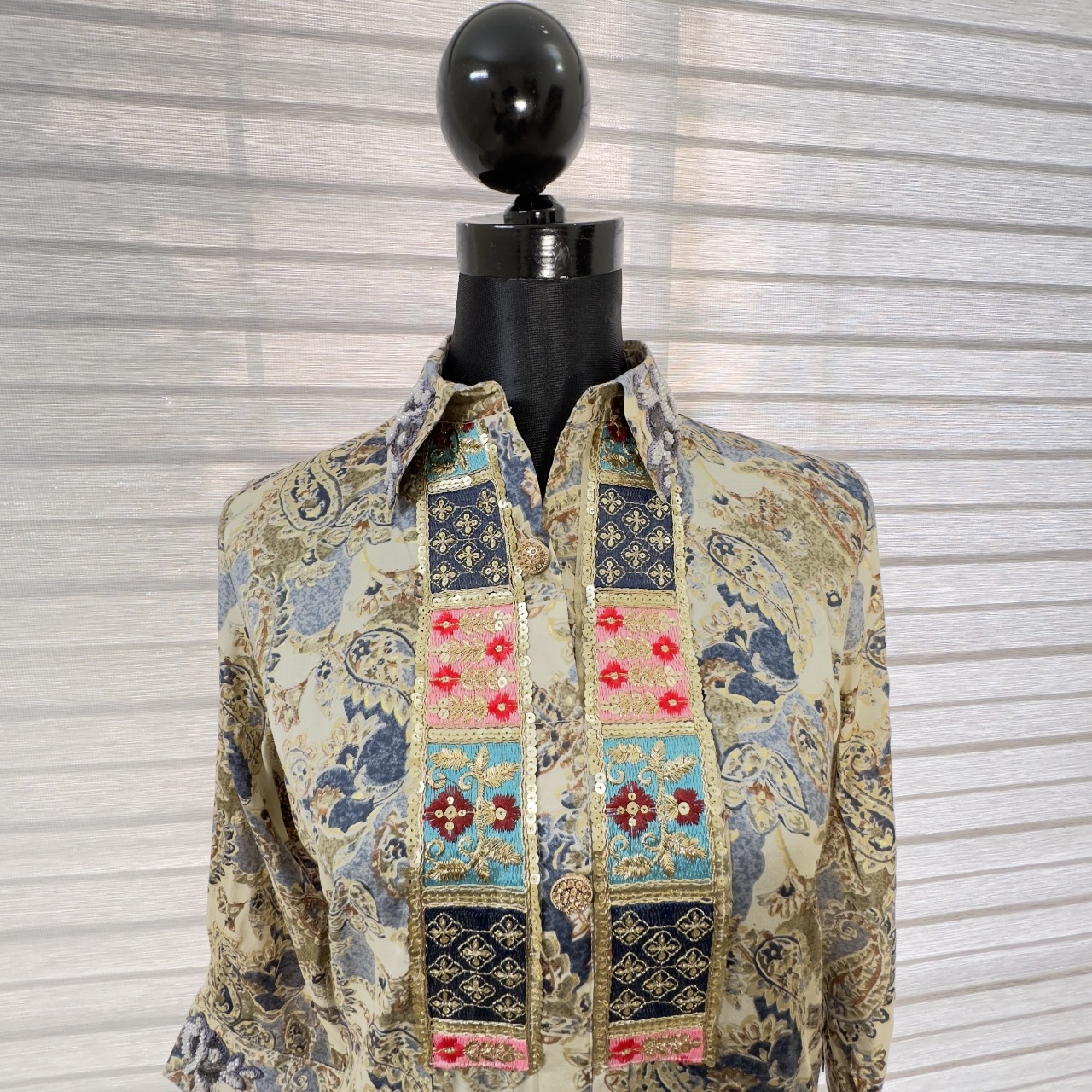 Boho-Chic Printed Tunic with Embroidered Details - Image 1