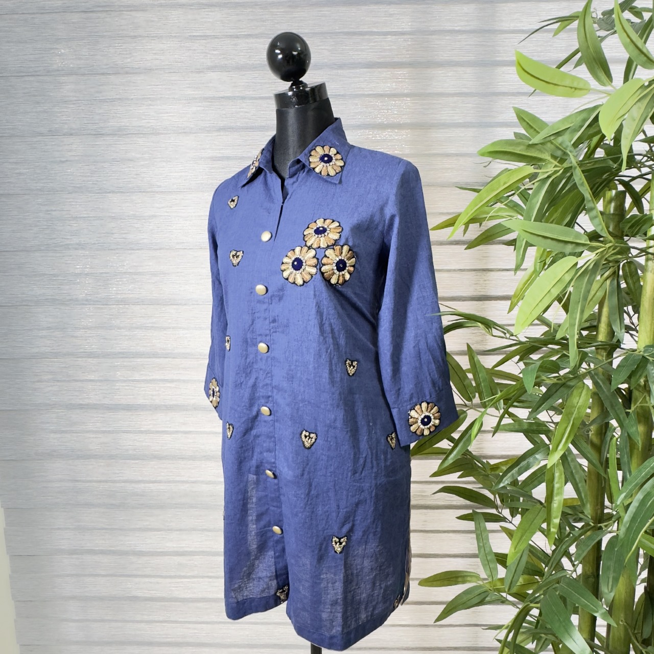 Women's Indigo Floral Embroidered Cotton Kurti - Image 3