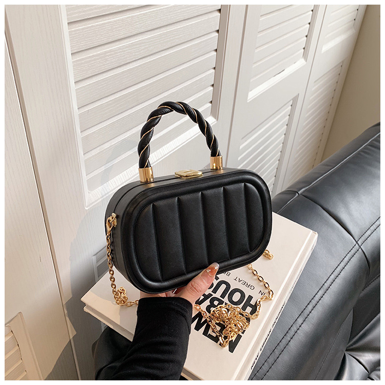 Hendhild Round Party bag