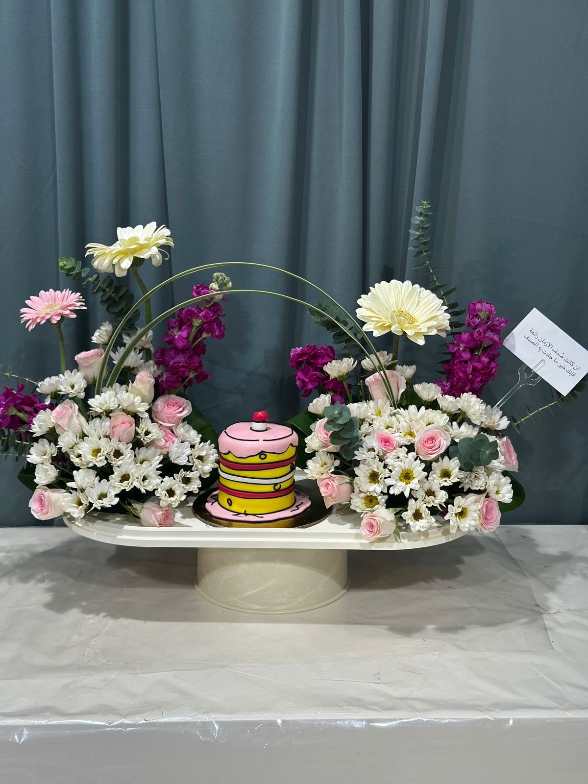Cake with flowers stand vs_img_0