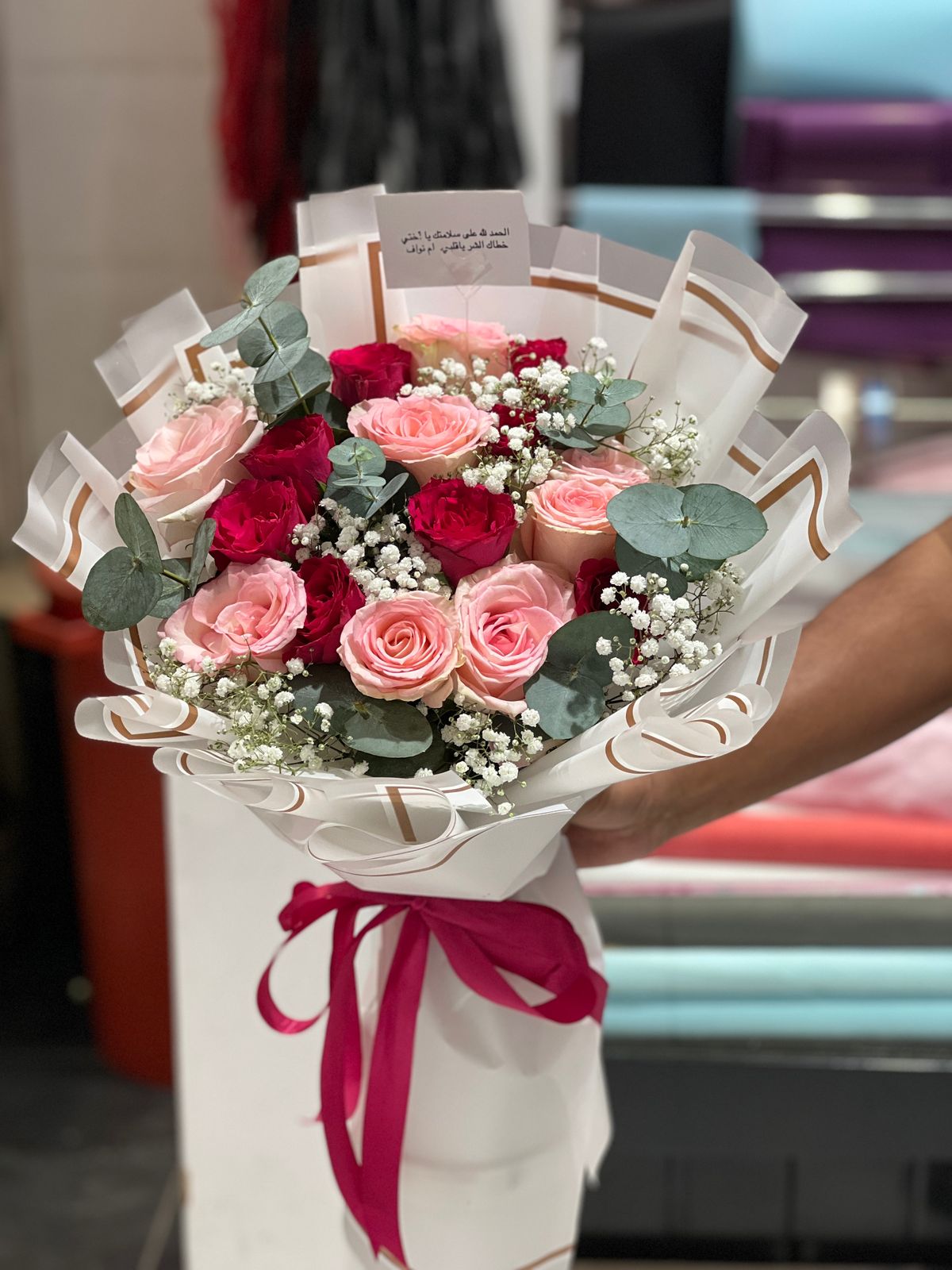Red & pink mix flowers hand bouquet