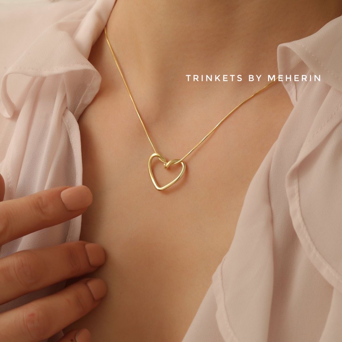 Hollow heart neckpiece_img_6