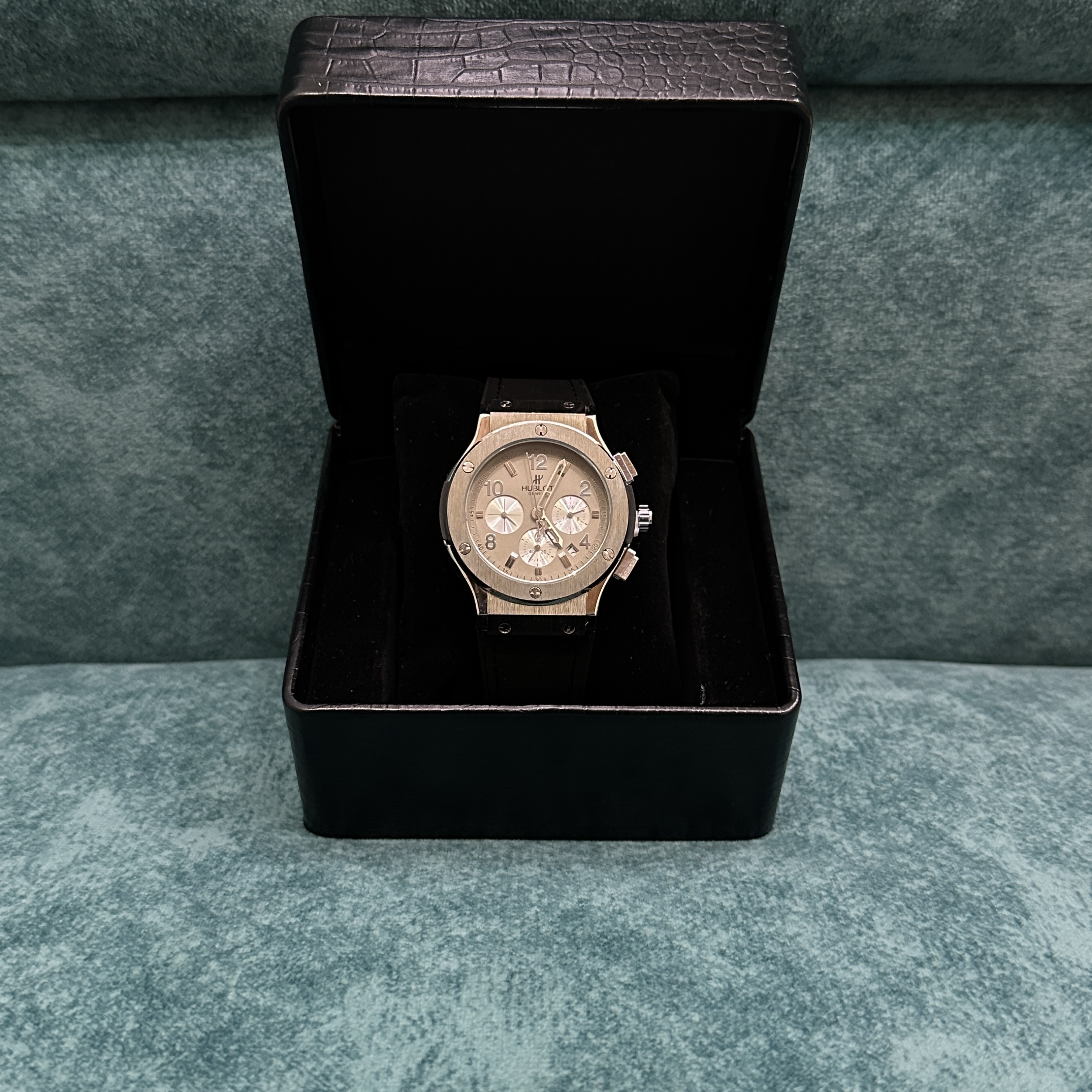 Hublot Big Bang Chronograph Velvet Black Strap White Dial_img_3