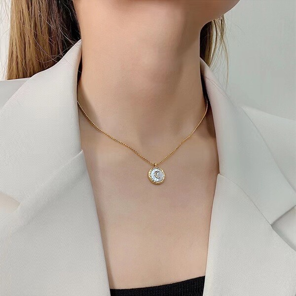 White shell moon necklace_img_2