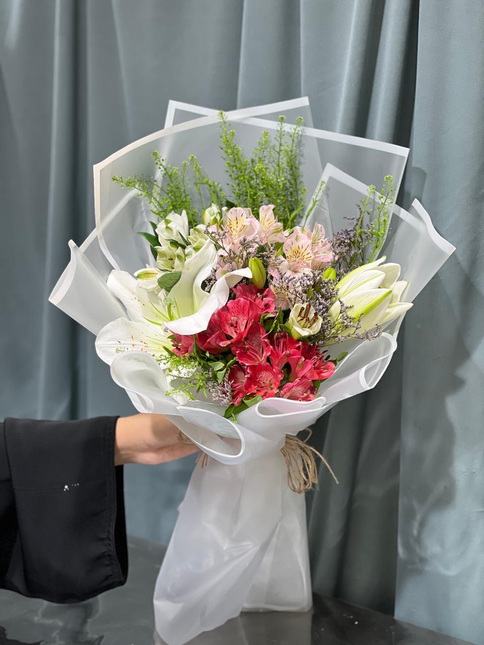 Alstromeria &lily mix hand bouquet
