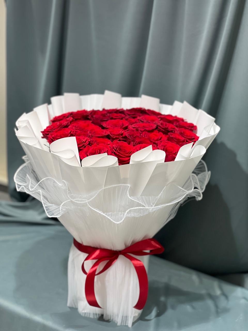 Red and white stunning flowers bouquet