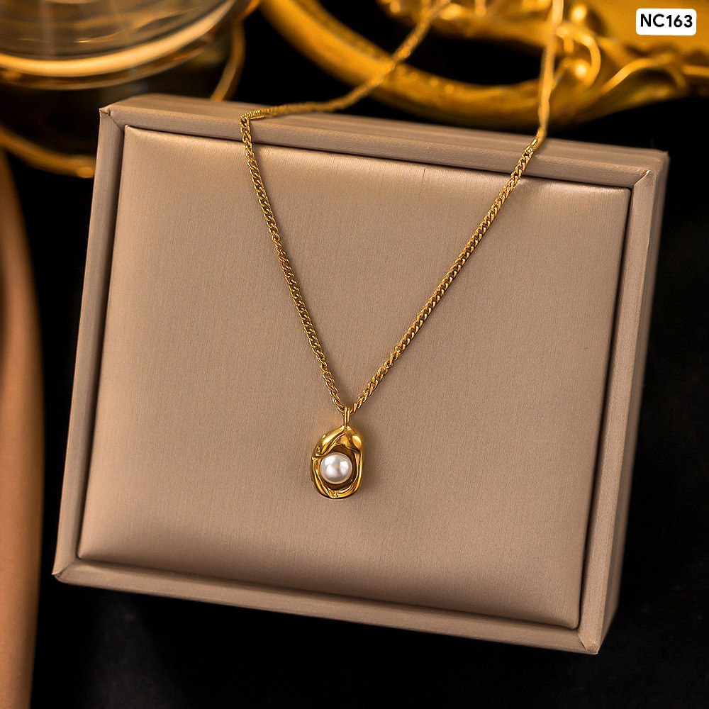 Gold Central Pearl Necklace 🌸Materials: Stainless steelColor guarantee NC163