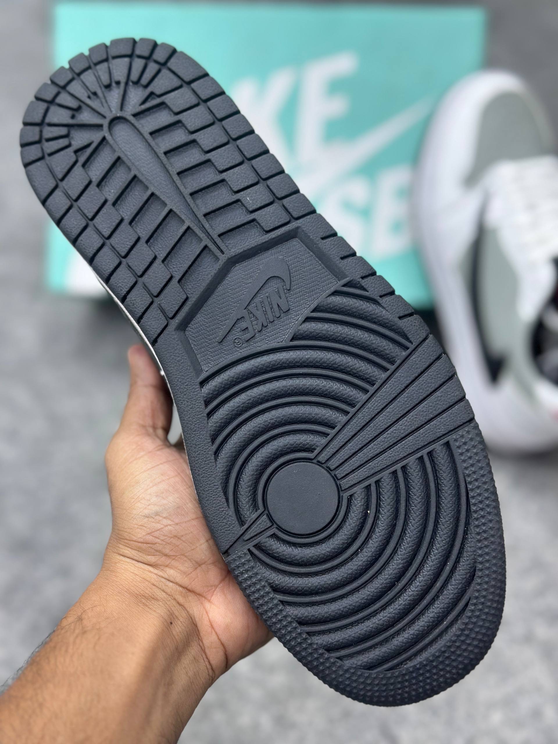 Air Jordan 1 x Travis Scott: Vintage Stealth Grey (1:1) thumbnail 4
