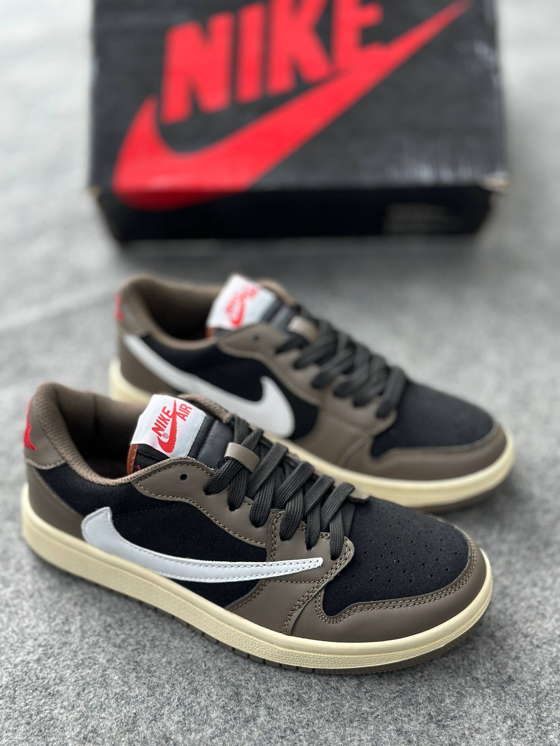 Air Jordan 1 Low OG Travis Scott: Mocha (1:1) thumbnail 1