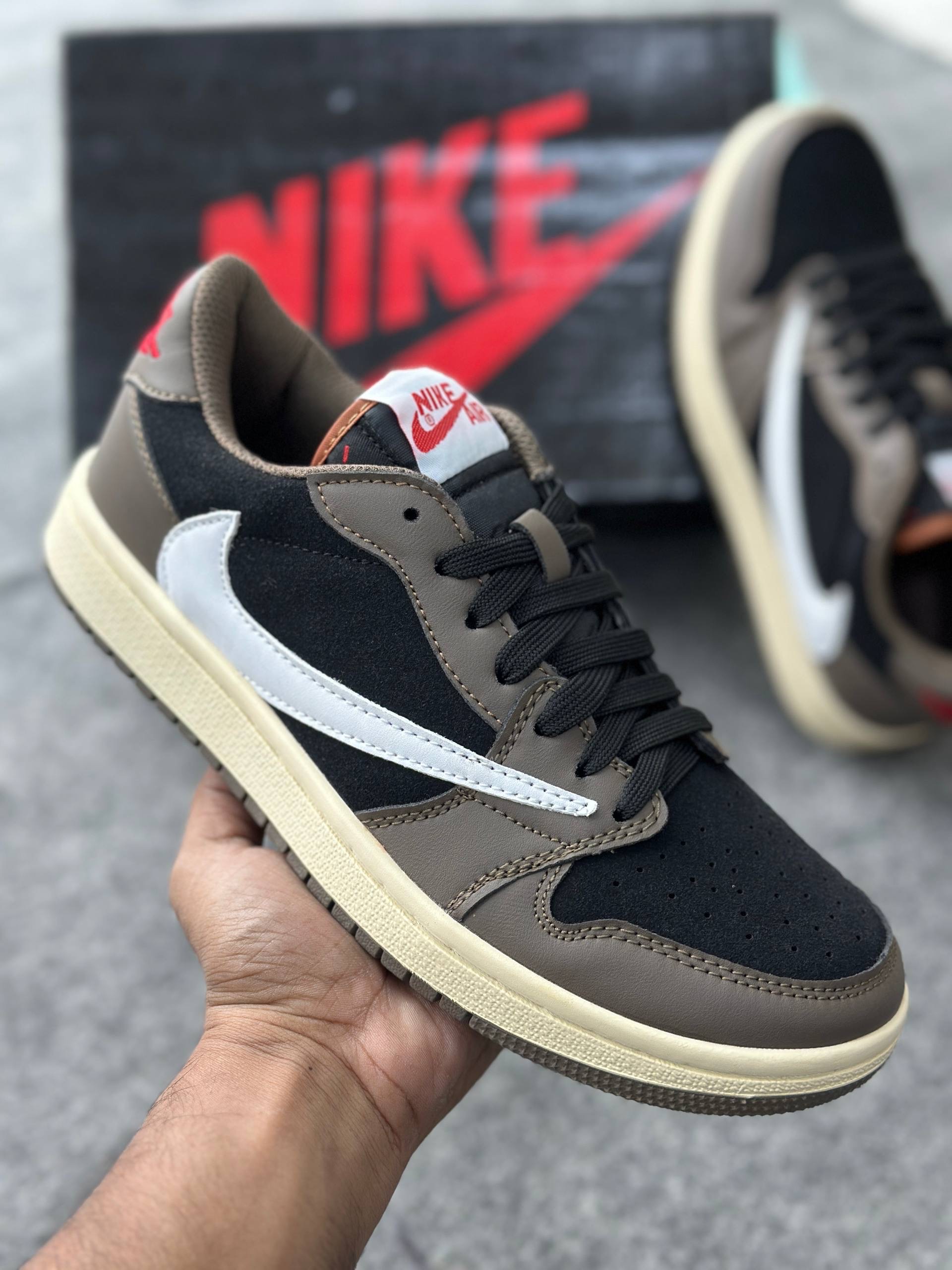 Air Jordan 1 Low OG Travis Scott: Mocha (1:1) thumbnail 2