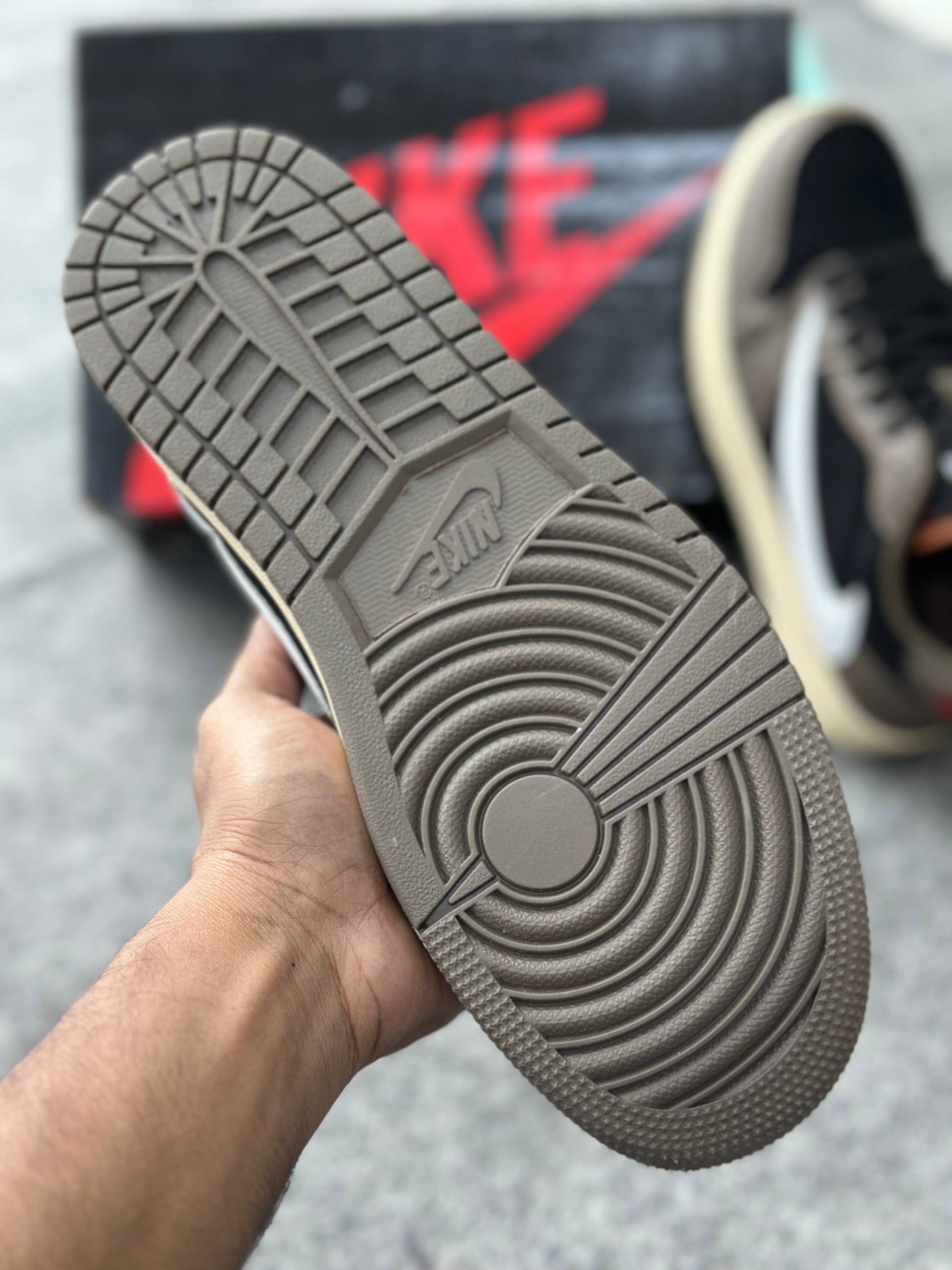 Air Jordan 1 Low OG Travis Scott: Mocha (1:1) thumbnail 5