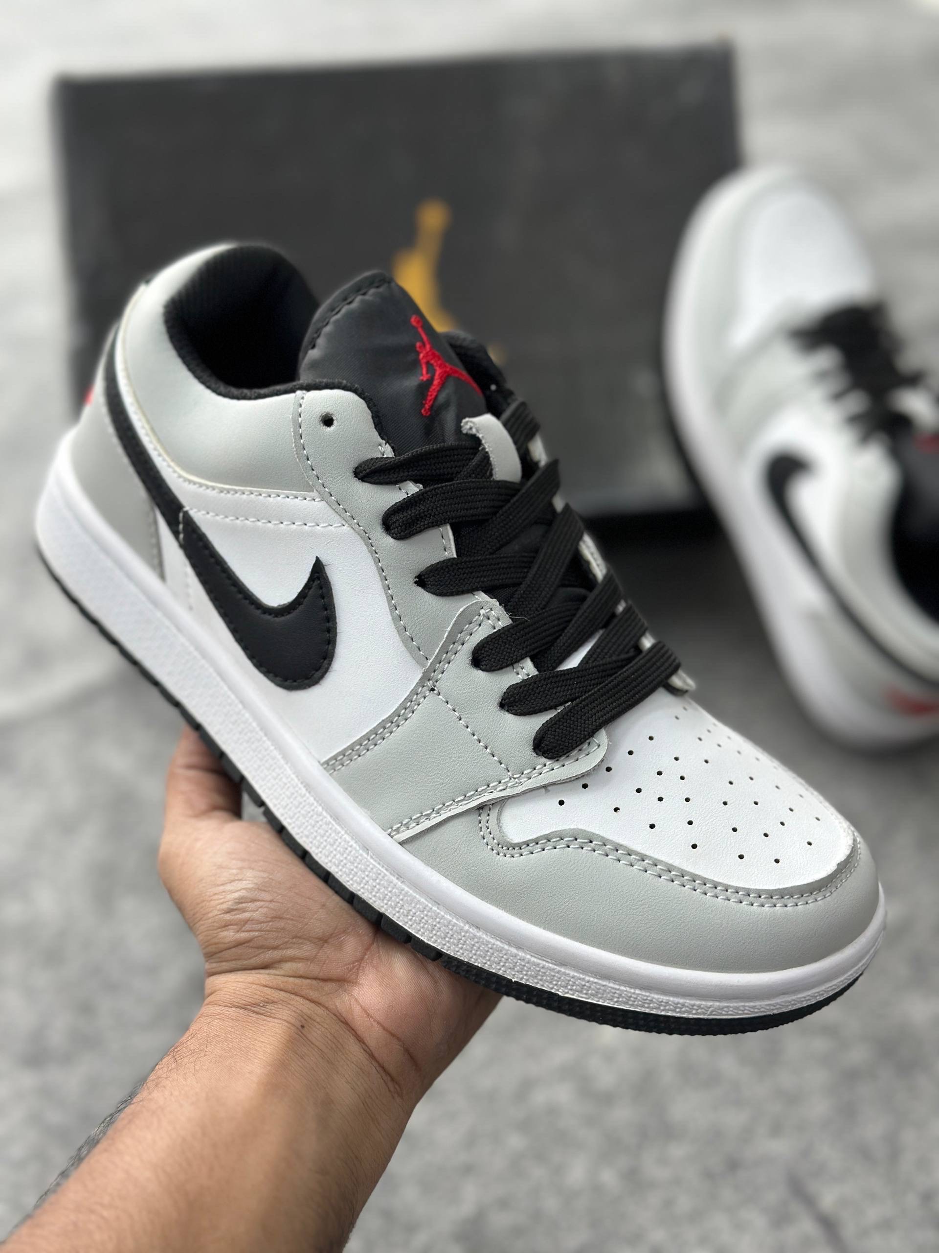 Air Jordan 1 Low: Light Smoke Grey (1:1) thumbnail 2