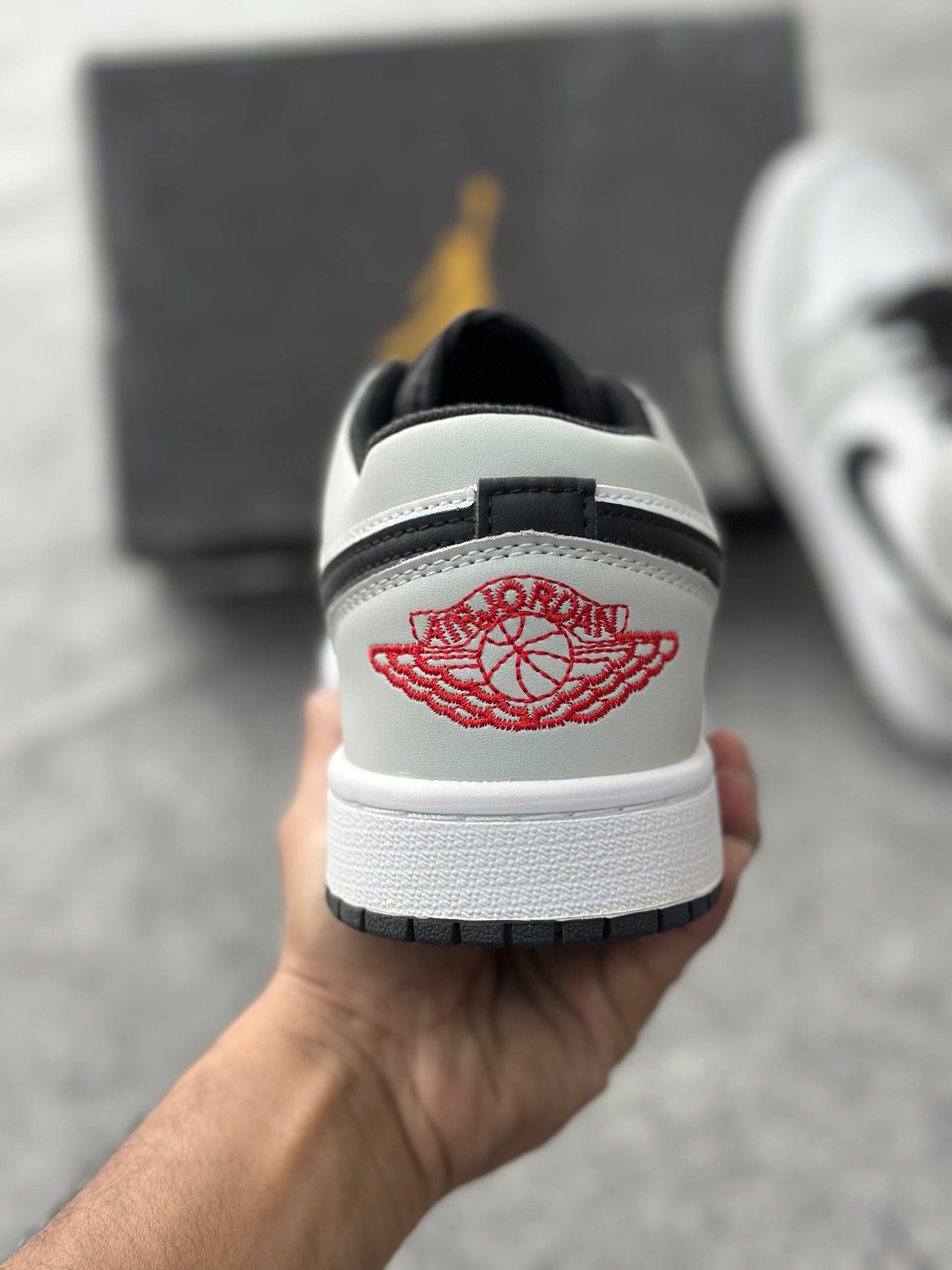 Air Jordan 1 Low: Light Smoke Grey (1:1) thumbnail 4
